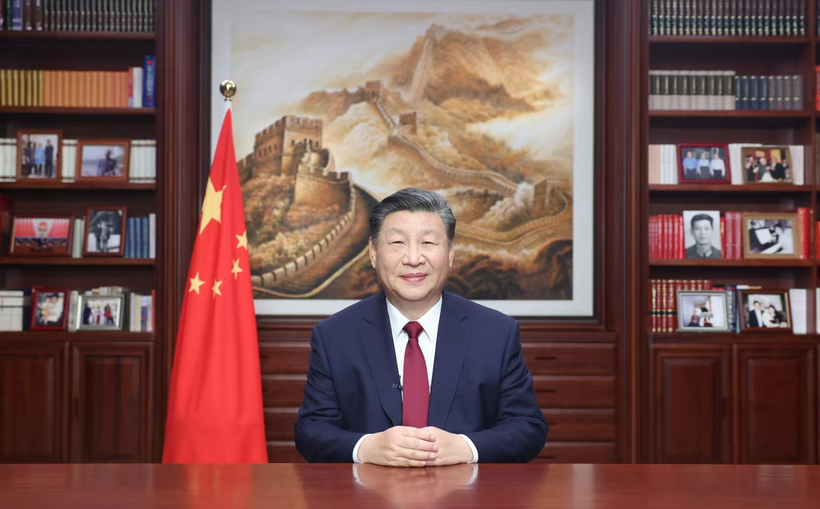 2023年12月31日，新年前夕，國家主席習近平通過中央廣播電視總臺和互聯(lián)網(wǎng)，發(fā)表二〇二四年新年賀詞。圖片來源：新華社
